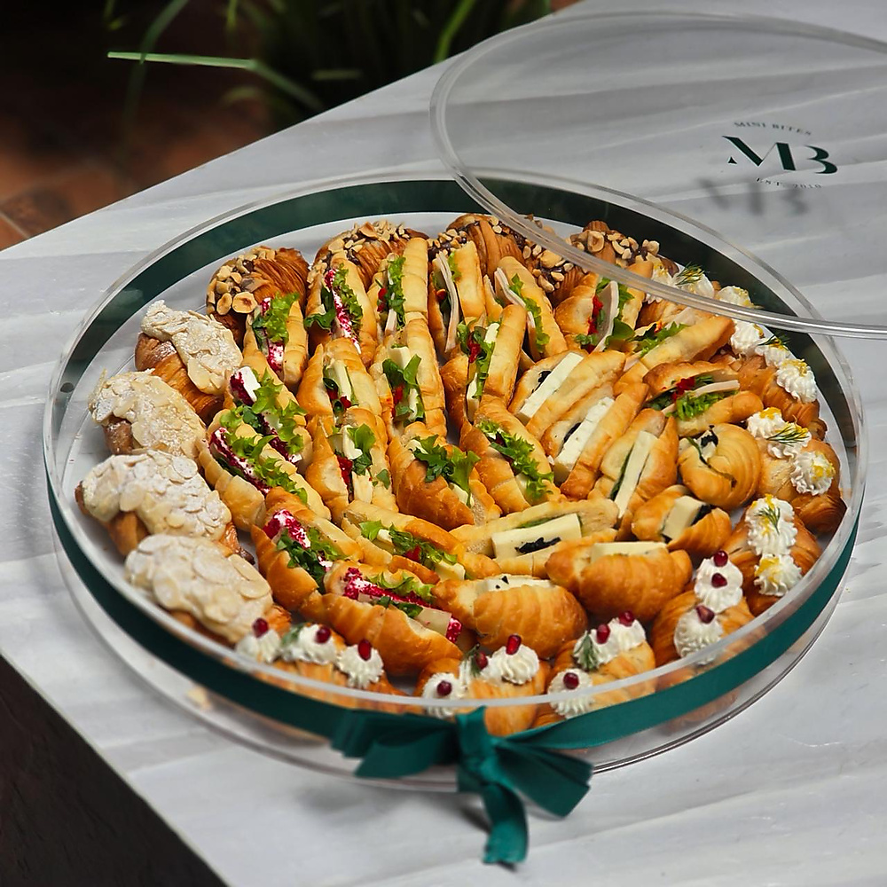 Round acrylic dish for croissants, 44 pieces