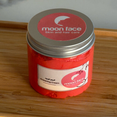 Cream Supplying and Moisturizing the Feet