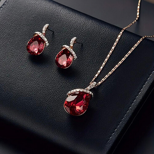 طقم قلائد مع حلق من الزجاج وحبيبات الماسّ الصناعي