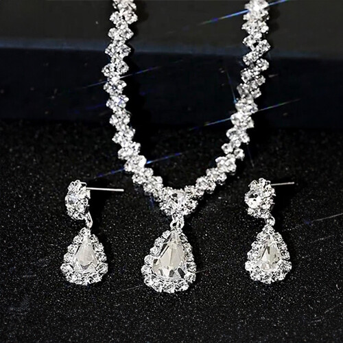 قلادة مع حلق قطرات المطر