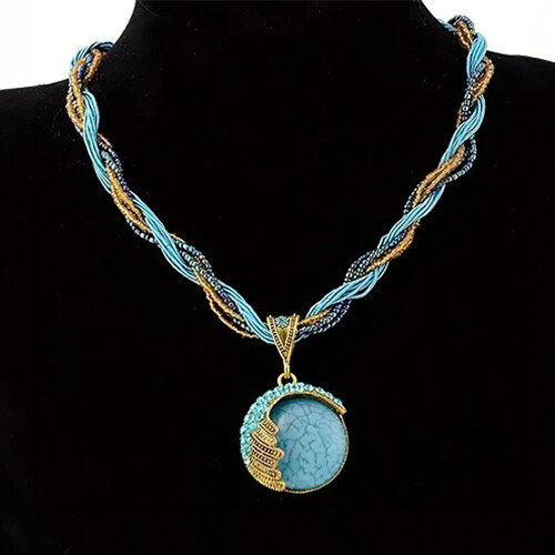 عقد أرض الطاووس