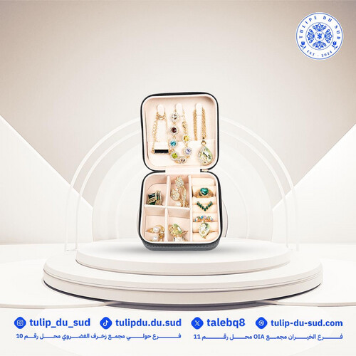 أفخم الأطقم التي تناسب جميع الأذواق مدمجة بعلبة فاخرة من الجلد  وصغيرة الحجم