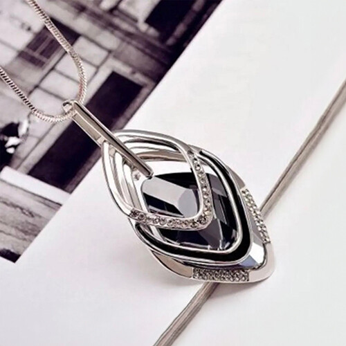 قلائد مبتكرة وناعمة بأحجار متنوعة