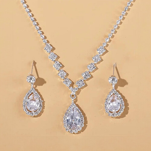 قلادة مع حلق قطرات المطر