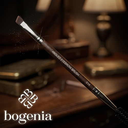 PROFESSIONAL ANGLED EYEBROW BRUSH BG200.014