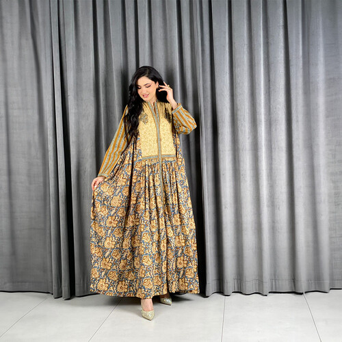 Elegant dress made of cool cotton.