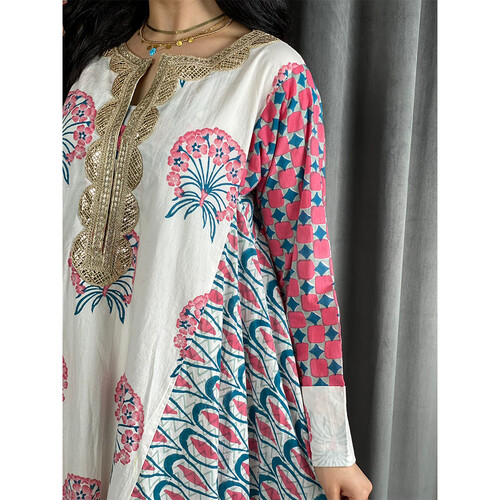 Elegant and sophisticated dress made of cool cotton.