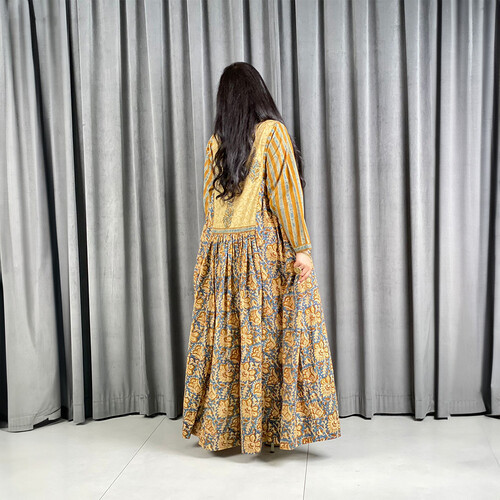 Elegant dress made of cool cotton.
