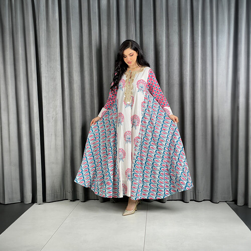 Elegant and sophisticated dress made of cool cotton.