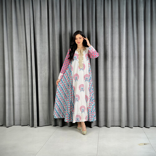 Elegant and sophisticated dress made of cool cotton.