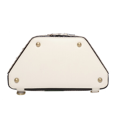 THE CATS RUFFLE CORA