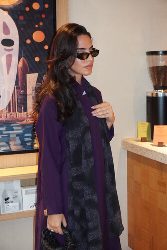 EDIT 01 Available in different colors, add note to the note box below