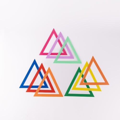 مثلث مفرغ pvc وسط