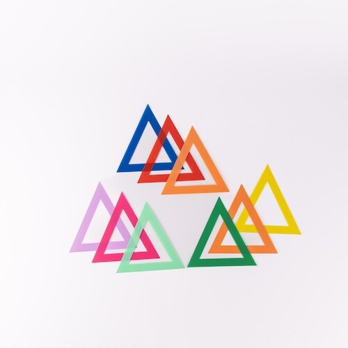 مثلث مفرغ pvc صغير