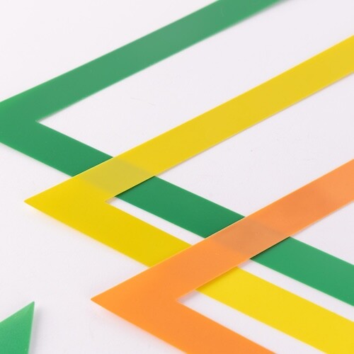 مثلث مفرغ pvc كبير
