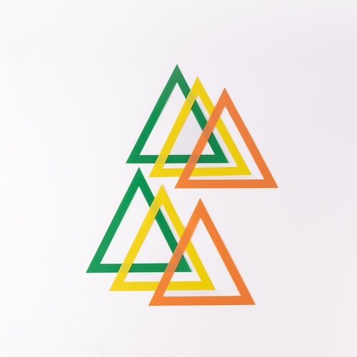 مثلث مفرغ pvc وسط