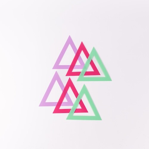 مثلث مفرغ pvc صغير