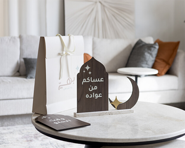 زينة رمضان الخشبية بقاعدة حجرية