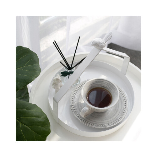 صينية باللون الأبيض