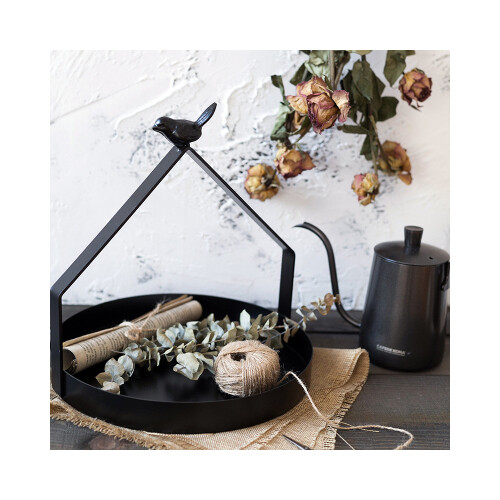 صينية باللون الأسود