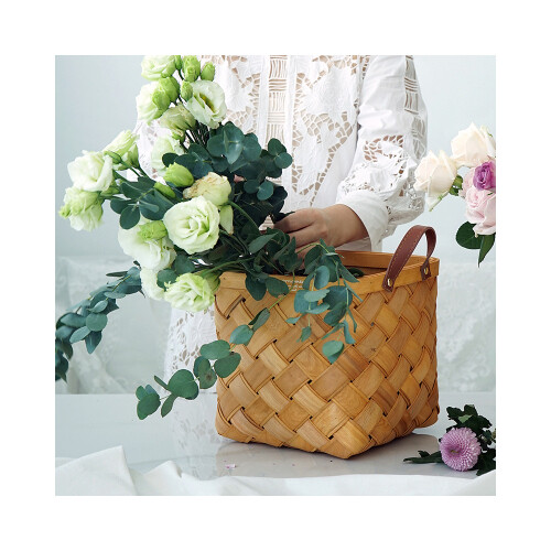 سلة منسوجة للزينة