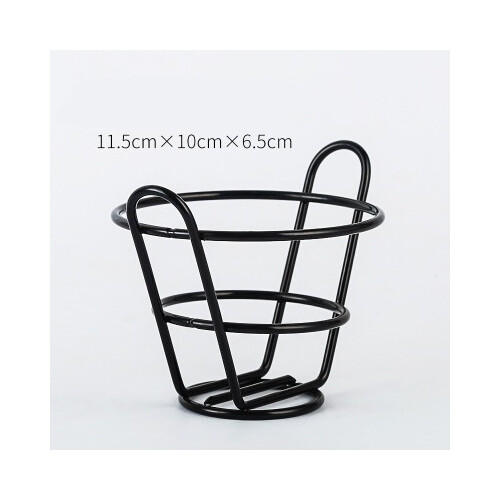 سلة سوداء صغيرة