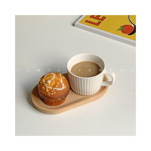 طبق خشبي بيضاوي