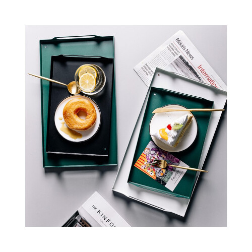 صينية حديد كبيرة باللون الأخضر