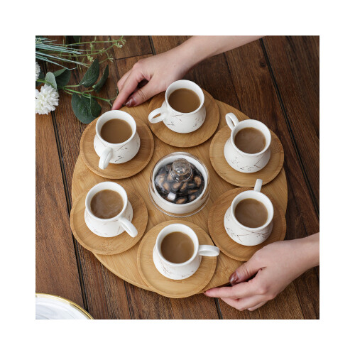 طقم مكون من 6 اكواب مع صحون وصينية