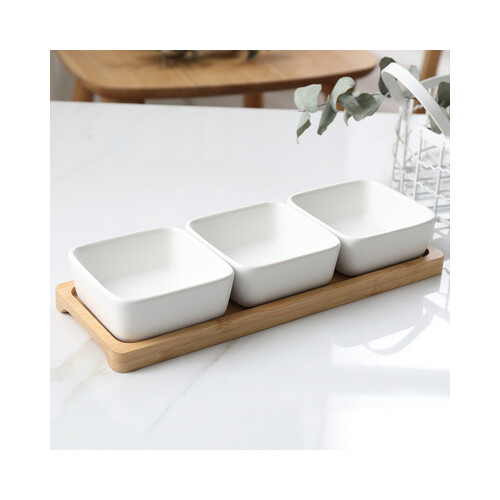 عدد 3 اوعية زجاج مع قاعدة خشب