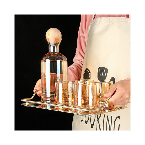 طقم زجاج باللون الذهبي