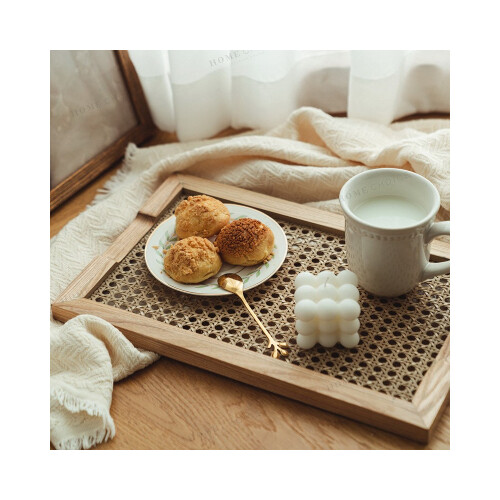 صينية خشب مع قاعدة خوص