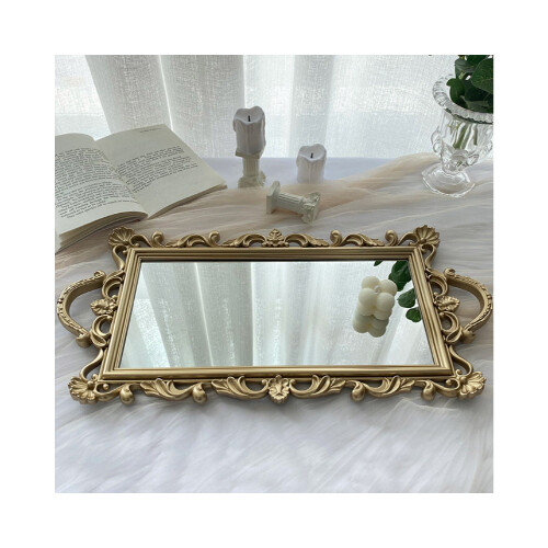 صينية باللون الذهبي مع قاعدة منظرة