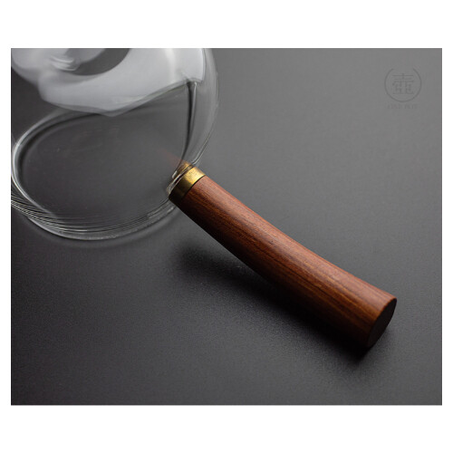 ابريق زجاج بمسكة خشب