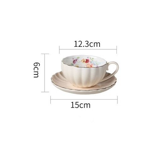 كوب باللون البيج