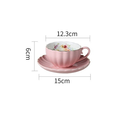 كوب باللون الوردي