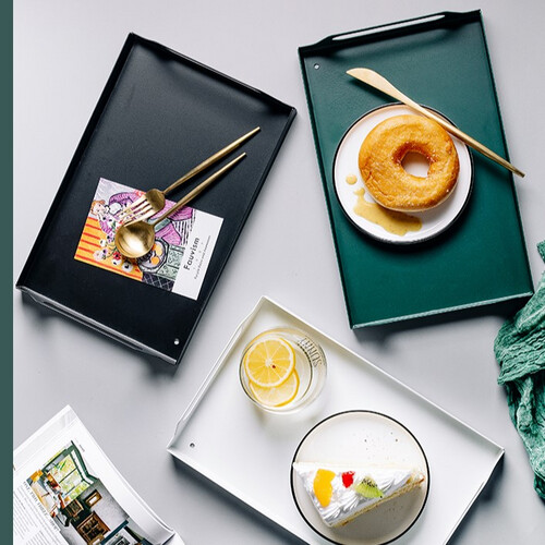 صينية حديد صغيرة باللون الأسود