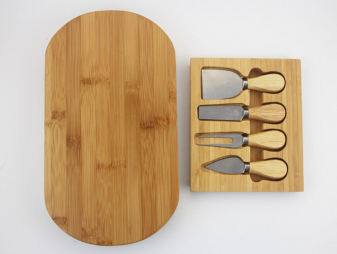 لوح خشبي للجبن مع طقم سكاكين