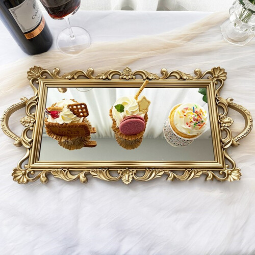 صينية باللون الذهبي مع قاعدة منظرة