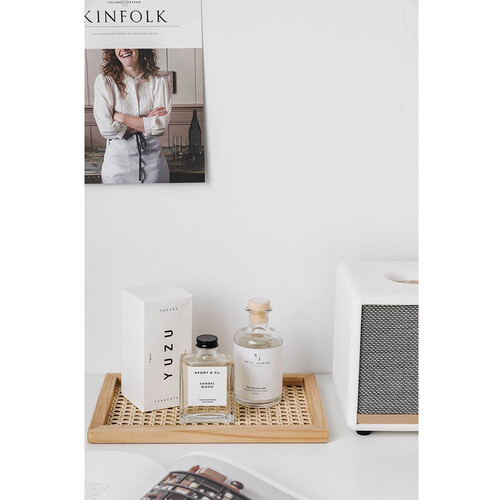 صينية خشب مع قاعدة خوص