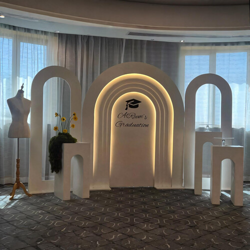 أقواس تخرج أنيقة بالورد الأصفر - رقم 2079