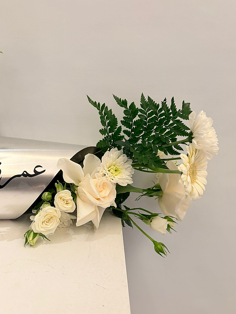 أناقة الورد باللون الأبيض - رقم 3224