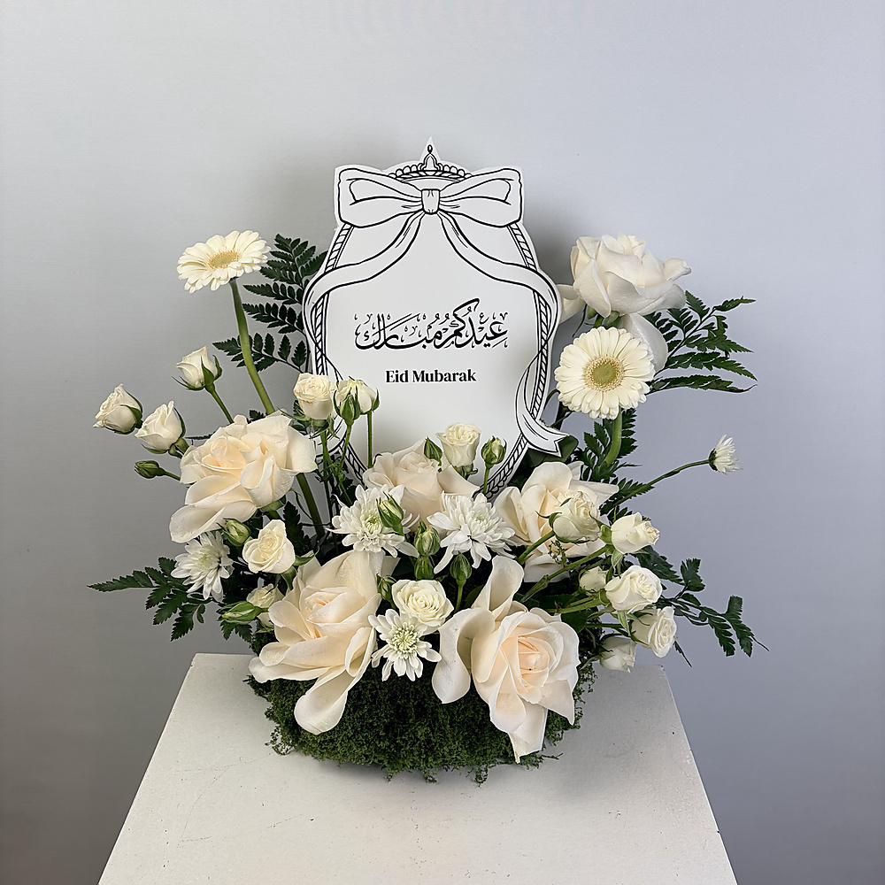 Eid arrangement with white flowers