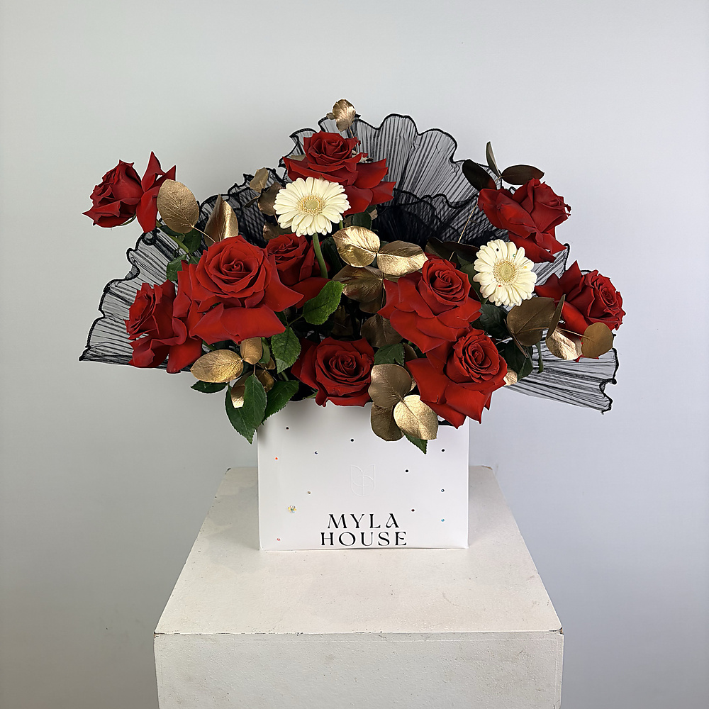 Red roses with crystals