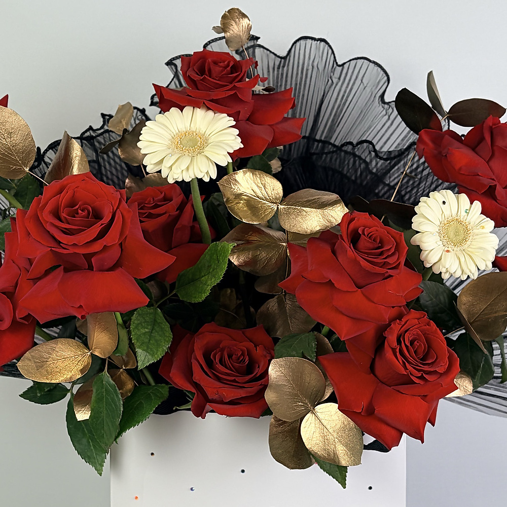Red roses with crystals