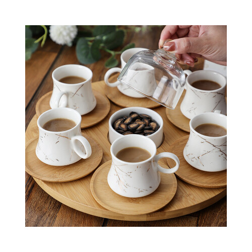 طقم مكون من 6 اكواب مع صحون وصينية