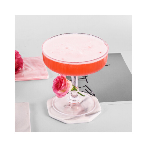 قلاص زجاج مع مسكة