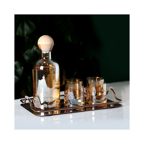 طقم زجاج باللون الذهبي