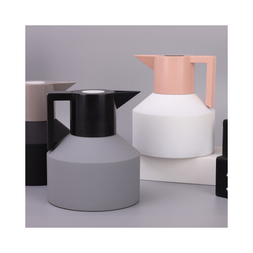 دلة باللون الأبيض والوردي