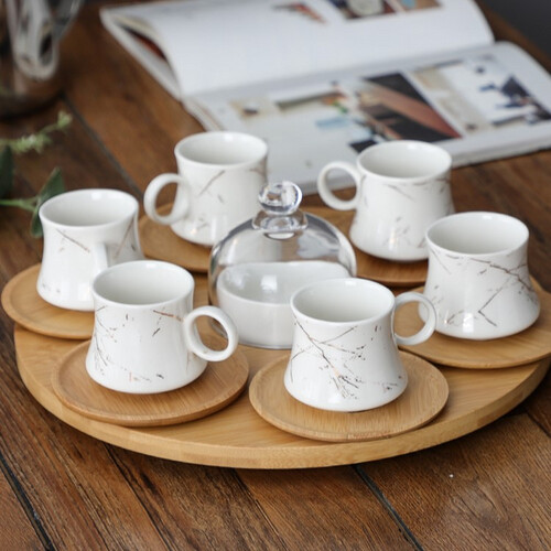 طقم مكون من 6 اكواب مع صحون وصينية